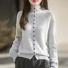 Estilo Old Money Otoño e Invierno Nuevo Suéter de Cachemira Cepillada Punto para Mujer Cárdigan de Lana Cuello Semi Alto Borde Enrollado Top Suave