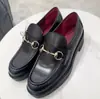 Mocassins femininos de alta qualidade com fivela horsebit, totalmente em couro bovino por dentro e por fora, couro genuíno fosco, bico redondo, sapatos femininos de calçar, adequados para primavera e outono, sapatos de sola grossa