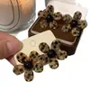 Pendientes de botón con estampado de leopardo y flores de temperamento único Diseño de nicho Pendientes de lujo ligero Pendientes de moda Versátiles Personalidad Pendiente exquisito