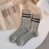 Meias de Lã Torcida Quentes para Outono e Inverno Femininas Estilo Coreano Listradas com Duas Barras Meia de Cano Médio Espessada Meias Femininas Vintage de Lã Cachemir