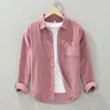Camisa casual para hombre de lujo ligero, moderna y elegante, camisa de pana de manga larga ajustada a la moda estilo coreano americano para primavera y otoño