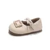 Zapatos pequeños de piel para niña, nueva colección primavera/otoño 2026, modernos zapatos de princesa con pedrería y hebilla metálica, zapatos de actuación para niños, zapatos sencillos para bebé