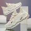 Zapatos para Hombre 2026 Verano Nuevos Transpirables Anti-Olor Calados de Malla Ligeros Versátiles Antideslizantes Casuales Deportivos Tendencia