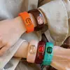 Pulseiras Quadradas Europeias e Americanas Transfronteiriças Cravejadas de Diamantes, Luxo Leve, Alto Padrão, Pulseiras Simples e Modernas, Joias de Design Exclusivo para Atacado