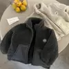 Roupas de Lã de Cordeiro para Meninos 2026 Nova Roupa de Inverno Roupas para Crianças Pequenas e Médias Jaqueta Acolchoada de Algodão Espessa com Veludo por Dentro Casaco Infantil Estilo Outono e Inverno