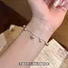 Pulsera colgante de borla de perlas de lujo ligero estilo francés, única y elegante, moderna y exquisita, accesorio versátil para mujer