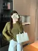 Suéter tejido para otoño, suéter de nicho estilo coreano con cuello asimétrico, ajustado a la cintura, top casual versátil en amarillo