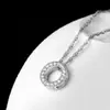 Colgante de Plata de Ley 925 Colgante Individual Simple Elegante Corte Redondo Hueco Estilo K Cadena Corta para Clavícula de Mujer Colgante de Diamante Microincrustado