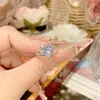 Anillo Serie Amor de Temperamento Elegante Camelia para Mujer Chapado en Platino con Imitación de Moissanita Anillo de Moda para Boda y Banquete