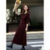 Traje de punto con textura acanalada en color rojo para mujer, nueva colección de otoño, conjunto de dos piezas con top de cuello y falda
