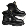 Botas Masculinas 2025 Outono Novo Veludo Espessado Sapatos de Trabalho Outdoor Estilo Britânico Retrô Botas Ruibarbo Sapatos Masculinos