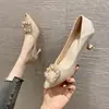 Saltos Altos Franceses para Mulheres 2025 Nova Coleção Primavera e Outono Salto Agulha, Estilo Pequeno Fragrante, Versátil e Elegante Calçado Feminino para o Dia a Dia