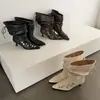 Botas de plataforma de tubo ancho de metal retro con hebilla de pirata para mujer, nueva colección otoño/invierno 2026, dulces y geniales, estilo atrevido, botas de moda con punta fina