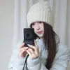 Gorro de Hilo con Textura de Punto de Color Sólido Otoño/Invierno 2026 para Mujer, Gorro Cálido de Alta Gama tipo Envolvente, Gorro para Clima Frío, Gorro Holgado
