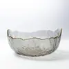Cuenco grande de vidrio transparente pintado en oro creativo chino con patrón de martillo irregular para ensalada de postres y frutas y verduras