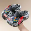 Zapatillas de verano para niños, sandalias al por mayor, zapatos de baño antideslizantes para niños y niñas con agujeros para bebés, bonitos dibujos animados para niños