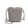 Bolso Tejido Nuevo con Calados Diseño de Nicho Bolso Cubo de Gama Alta Bolso Cruzado de PU Nudo de Molino de Viento Textura Bolso para Teléfono Móvil