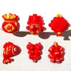 Año Nuevo Pez Koi Petardo Dibujo Animado Accesorios de Pegamento de Crema Hebilla de Zapato Creativa Materiales Accesorios de Resina Joyería DIY Pasador de Pelo