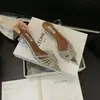 Sandalias de tacón alto puntiagudas con pedrería estilo francés para mujer, modelo verano 2025, estilo de hada, adecuadas para combinar con vestidos, tacón fino, sandalias transparentes de meter
