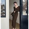 Vestido de Punto Retorcido con Cuello en V Estilo Ligero Maduro Transfronterizo 2025 para Mujer Otoño e Invierno con Efecto Adelgazante Vestido Suéter con Falda Larga Interior