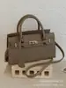 Bolso de Mano Simple de Gran Capacidad con Patrón de Lichi para Mujer, Bolso Cruzado Tote de Alta Gama de Moda Primavera 2026