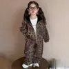 Conjunto Esportivo Infantil Feminino Estampa de Leopardo para Primavera e Outono, Jaqueta com Capuz Solta e Calça Longa Conjunto Casual de Duas Peças para Bebês e Crianças Pequenas