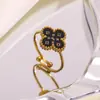 Acero de Titanio Chapado en Oro Transfronterizo Más Vendido Acero Inoxidable Pulsera, Collar, Anillo y Pendientes de Trébol de Cuatro Hojas Conjunto Fábrica al por Mayor
