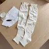Meias lisas, com babados, de comprimento até o tornozelo para outono e inverno, apresentando um design em camadas, um estilo preppy e uma meia longa de algodão com acabamento em renda.