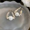 Pendientes de Perla Imitación con Forma Metálica Plateada Fresca, Estilo Europeo y Americano, Diseño Único de Nicho, Pendientes de Gama Alta para Mujer