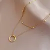 Collar de Doble Capa de Moda Europea y Americana, Chapado en Oro, Color Dorado con Colgante Redondo, Cadena Lateral Estilo Perlas, Colgante de Anillo de Concha