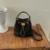 Bolso pequeño retro elegante de alta gama para mujer 2026 nueva moda bolso bandolera de cadena con patrón de rombos bolso de mano bolso cubo