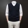 Chaleco de cuello en V, nuevo chaleco de punto sin mangas para hombre de otoño e invierno, color liso, adecuado para ropa de negocios de mediana edad, 340 gramos