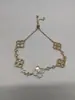Pulseira Puxável Flor Vazada de Diamante Zircônia Pulseira de Alto Padrão Leve Pulseira Joker da Moda para o Dia a Dia Atacado