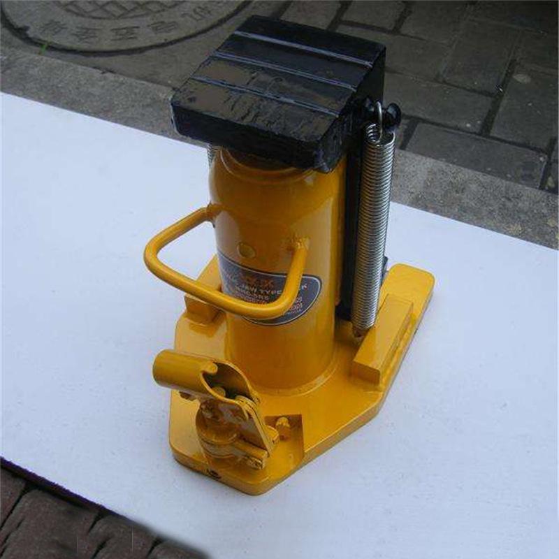 11540962490_1823631310