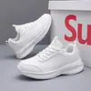 Nuevos zapatos de correr de cuero transfronterizos para mujer, zapatillas blancas nuevas de otoño 2026, zapatos casuales suaves y antideslizantes