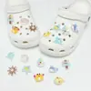 Encantos lindos de dibujos animados para zapatos con varios agujeros, decoraciones versátiles de resina para zapatos, mariposa, burbuja, flor, animales, charms decorativos al por mayor