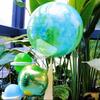 Pintura Acrílica Creativa Marmoleado Transparente Globo Bobo Decoración de Escena para Evento de Apertura de Centro Comercial