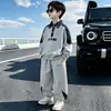 Conjunto de primavera y otoño para niño: Conjunto de dos piezas de estilo coreano, elegante y moderno, con una sudadera de cuello, perfecto para niños pequeños
