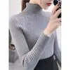 Suéter de cuello alto para mujer OEM 2026 otoño e invierno nuevo estilo coreano color liso manga larga corte ajustado jersey corto capa interior gruesa
