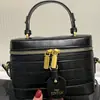 Bolso pequeño de alta calidad para mujer, primavera/verano 2023, nuevo bolso de mensajero de nicho de moda, bolso de cubo portátil popular para mujer