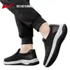 Zapatos de slip-on para hombre con mecanismo de retroceso 2026 nuevo modelo de otoño zapatos de papá zapatos de tela del viejo Pekín para hombre zapatos casuales de suela blanda para caminar