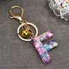 Venta caliente transfronteriza de moda 26 letras inglesas colgante de llave llavero de resina colgante creativo para bolsa de pareja