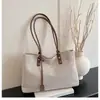 Bolso tote vintage de ante de gran capacidad, bolso de mano versátil para el trabajo, bolso de hombro, diseño de nicho, bolso casual para debajo del brazo