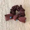 Lenço Quadrado Retrô Cor Café com Bolinhas Azuis para Cabelo/Pescoço Feminino Novo Estilo Coreano 2025 Acessório de Cabelo para Rabo de Cavalo