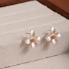 Brincos de Tarraxa Florais Vintage Estilo Francês para Mulheres, Presilhas de Orelha Tipo Disco de Repelente de Mosquitos, Design de Nicho de Luxo Leve, Brincos de Temperamento de Alta Qualidade