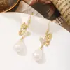 Brincos de Pérola Borboleta Vazada Nicho Elegante Moda Leve Luxo Alto Senso Verão Fresco Brincos Joias Mulheres
