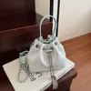 Bolso de Mano Pequeño para Mujer 2025 Nuevo Primavera Bolso Cubo con Cordón Versátil Estampado de Flores Bolso Cruzado con Cadena Ins
