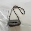 Bolsa pequeña popular tejida de verano para mujer 2026 nueva moda moderna bolsa tipo almohada texturizada bolsa cruzada versátil casual