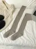 Calcetines altos de punto trenzado de cachemira estilo retro japonés para mujer de otoño e invierno, color liso, de cintura alta, calcetines de tubo largos youjiaxiu
