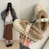Zapatos peludos de suela plana con forro de polar 2026, mules cerrados para exteriores, nuevos zapatos de algodón para otoño e invierno, moda de lunares